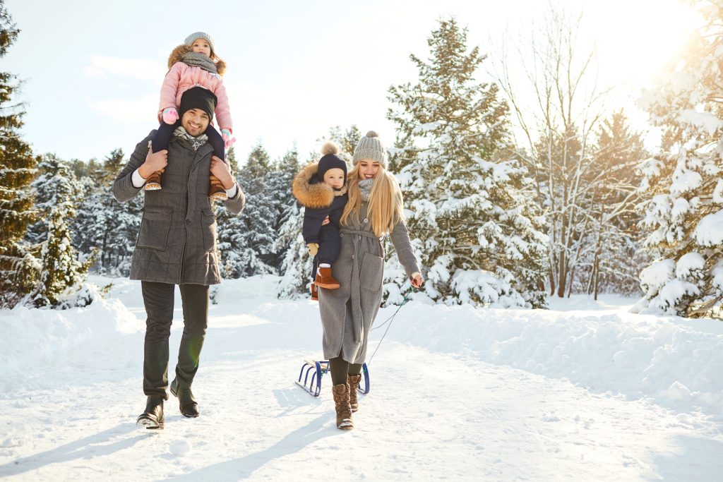 Ein Winterspaziergang mit der Familie.