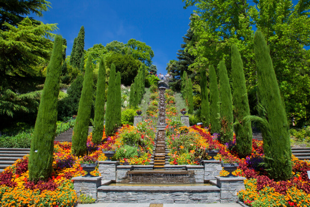 Blumenübersäte Treppe auf der Blumeninsel Mainau 