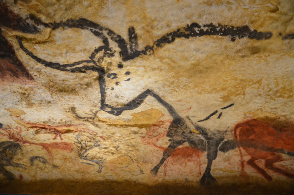 Wandmalerei eines Stiers in der Höhle von Lascaux