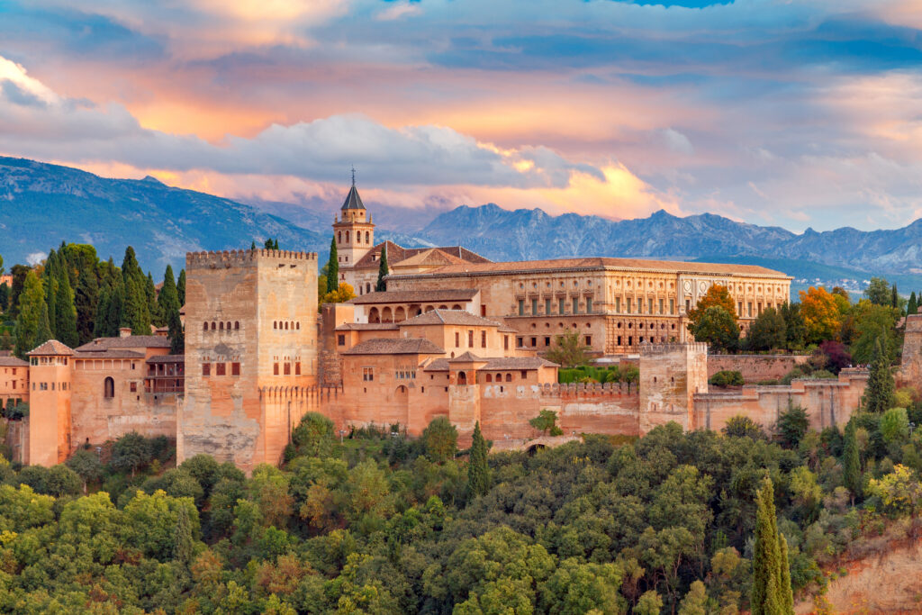 Alhambra: Eine einzigartige Sehenswürdigkeit in Spanien und ein Ort voller Schönheit