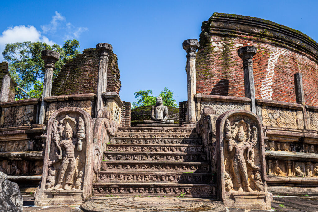 Die Ruine einer antiken Stupa in Polonnaruwa.