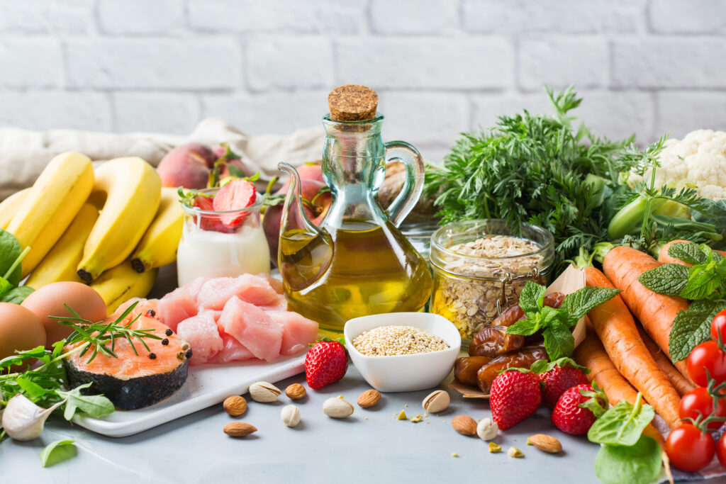 Ausgewogene Ernährung anstelle einer strikten Diät ist meist sinnvoller.