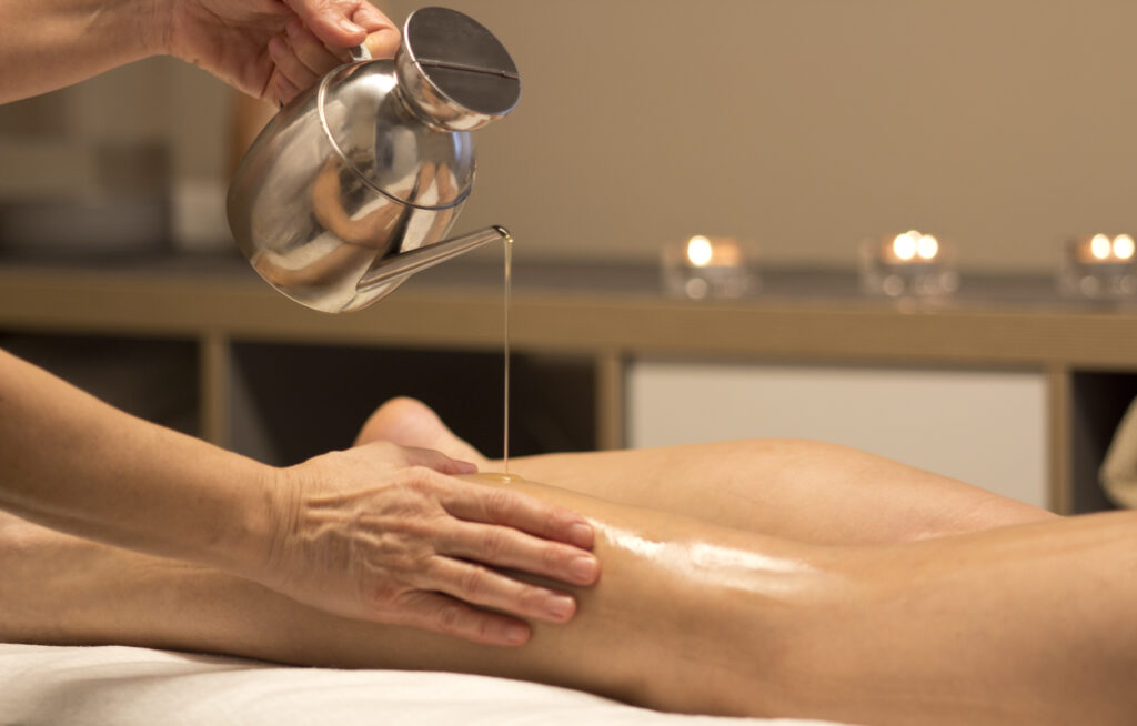 Ayurveda Massage mit Öl