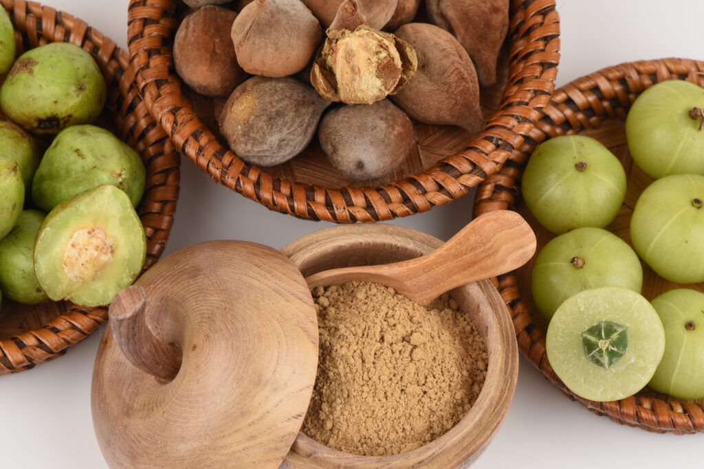 Triphala Pulver und die drei Hauptbestandteile