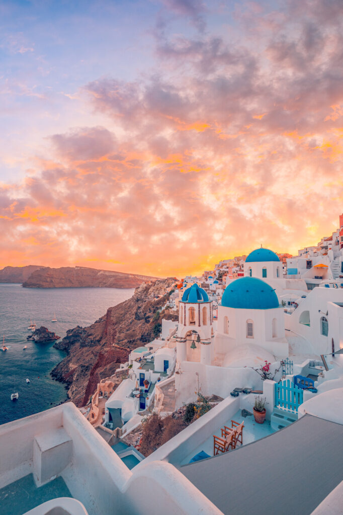 Santorini in Griechenland bei Sonnenuntergang