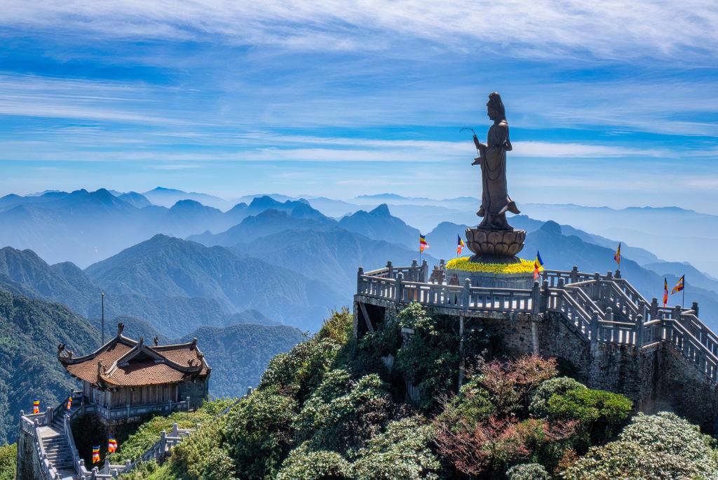 Buddha-Statue am Gipfel des Fansipan
