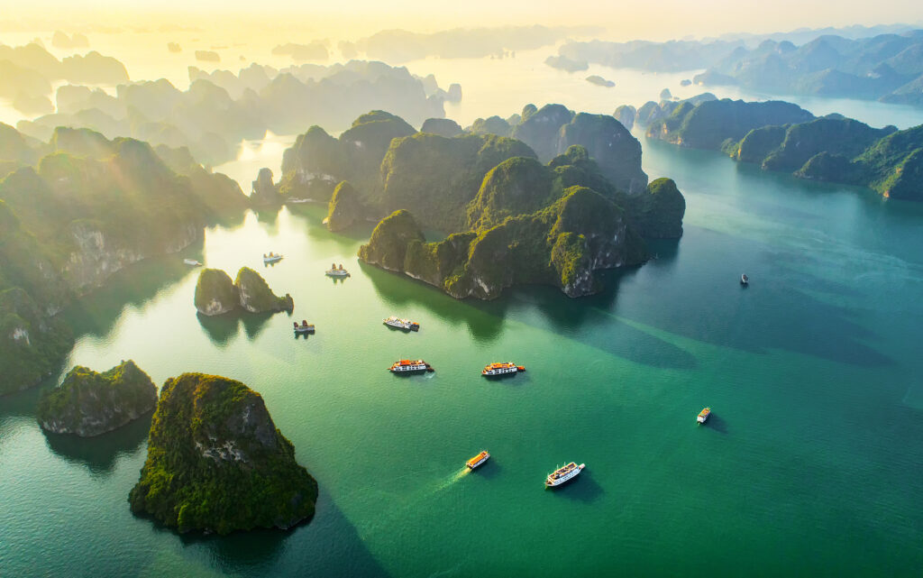Die Halong-Bucht von oben