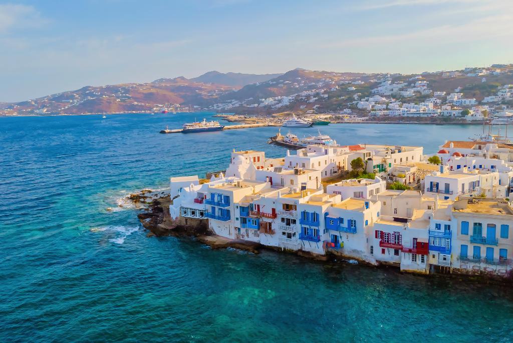 Blick auf Klein Venedig auf Mykonos bei Sonnenuntergang