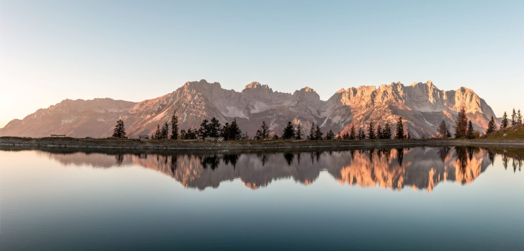 Blick auf das Kaisergebirge bei Abendlicht