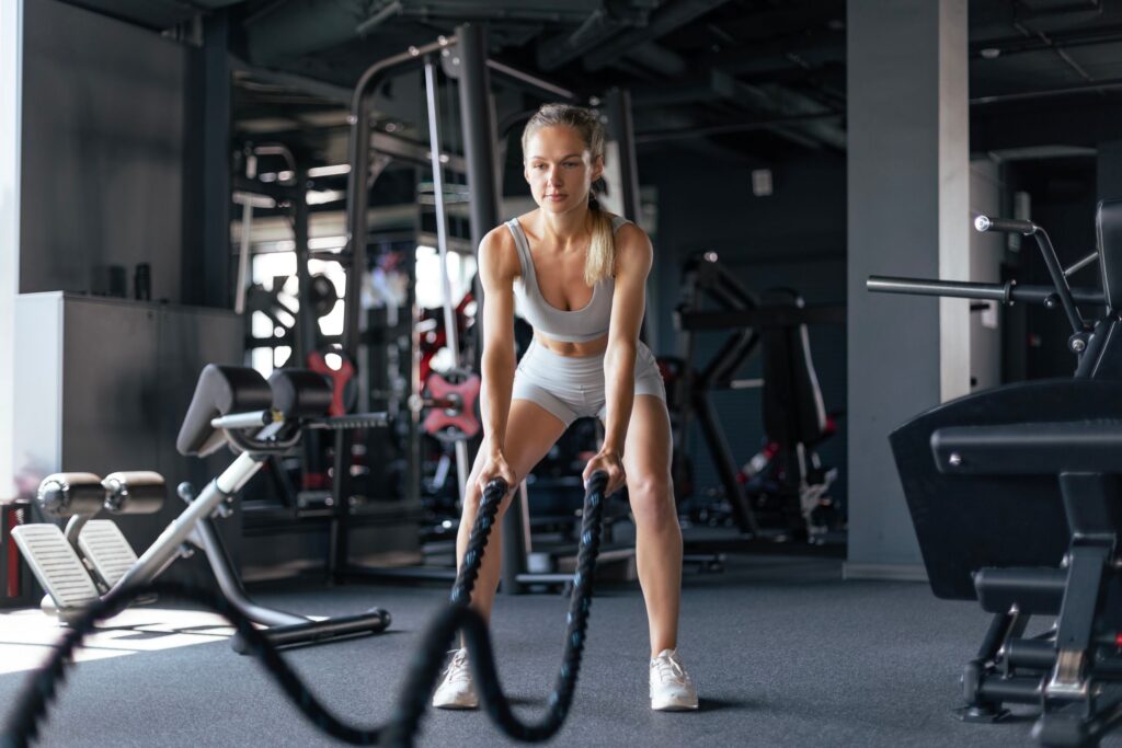 Eine Frau beim HIIT