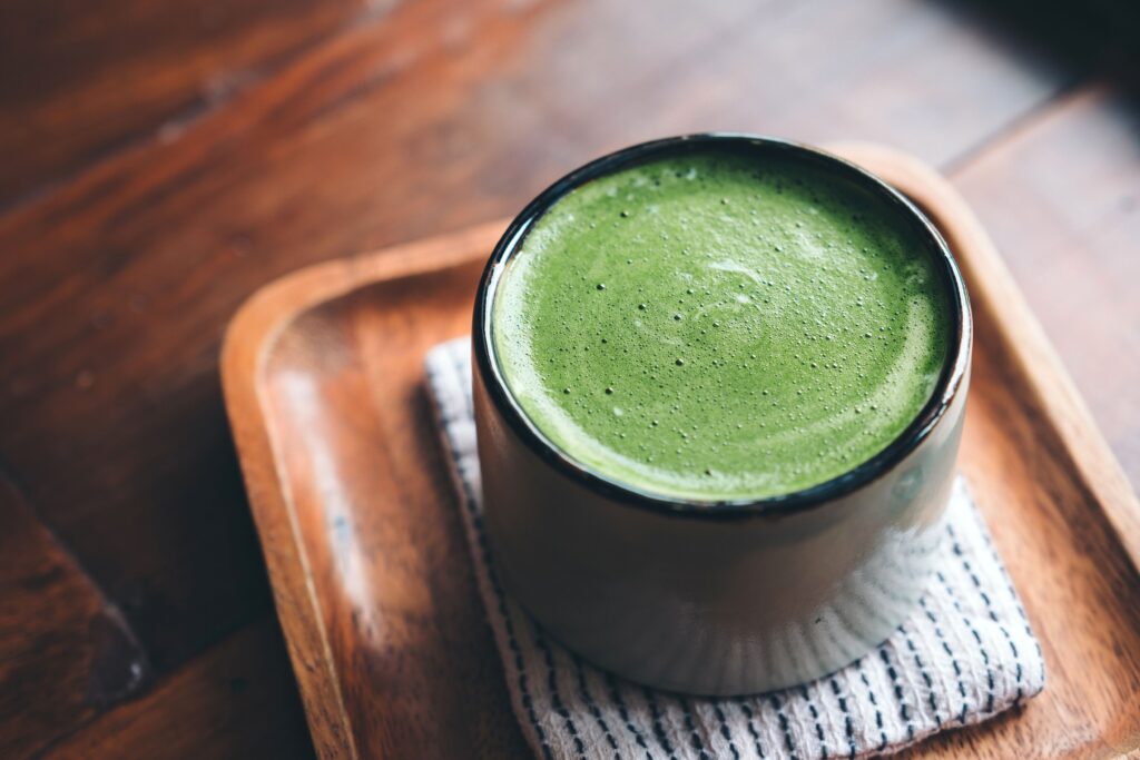 Traditionell zubereiteter Matcha